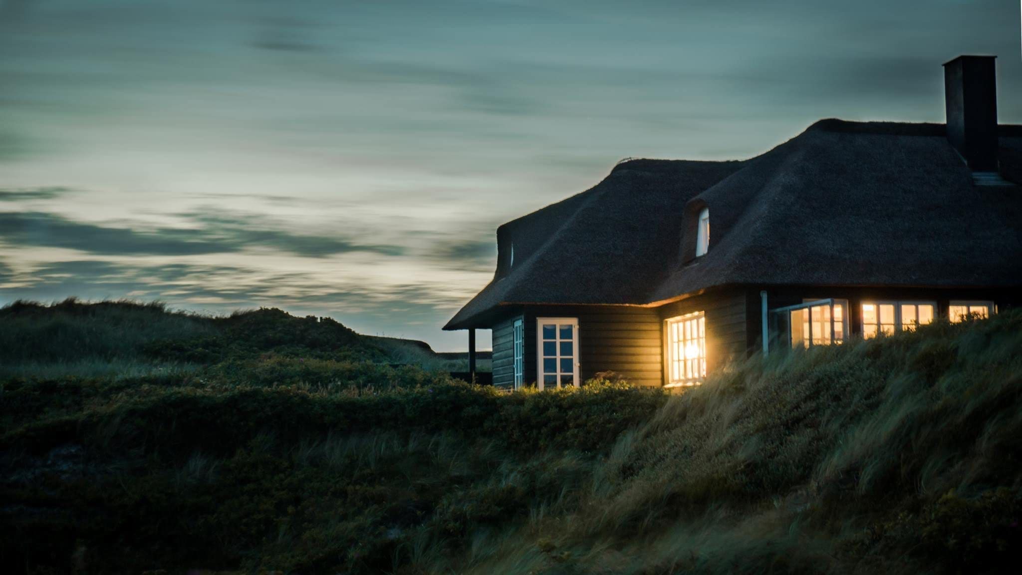 4 Reasons Why Your House Makes Strange Noises at Night
