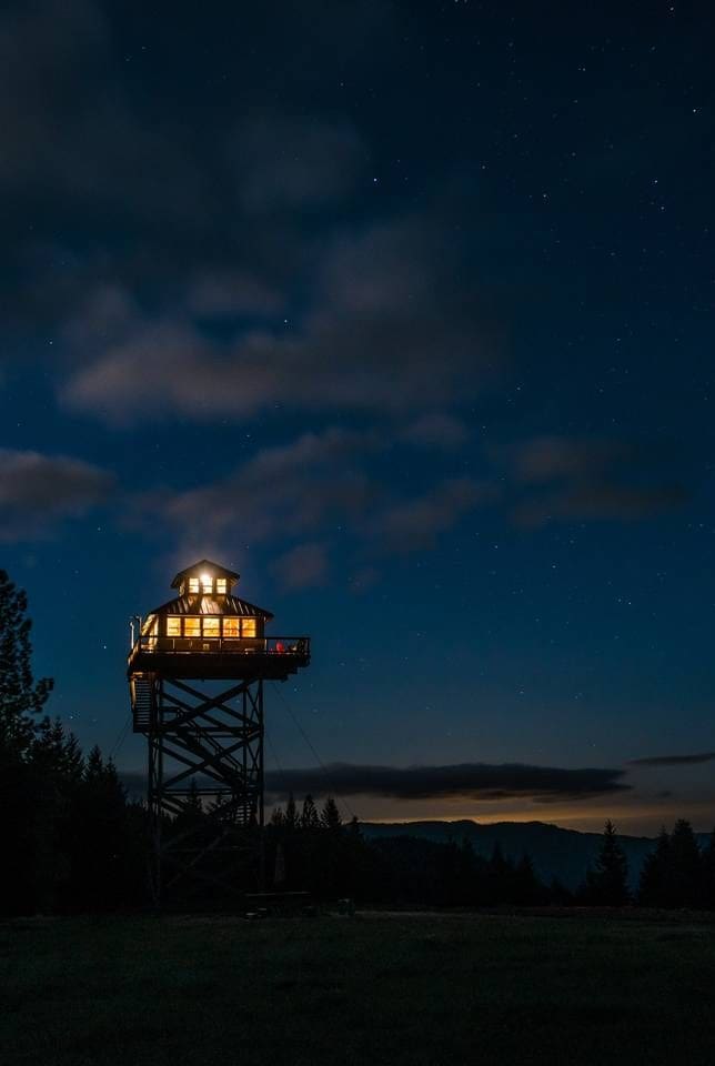 Mountaintop Lookout Treehouse (Oregon)