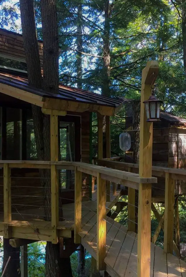 The Beaver Pond Treehouse (Vermont)