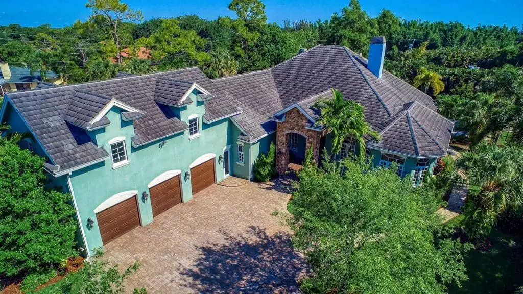 Front view of Justin Thomas' house in Jupiter Florida