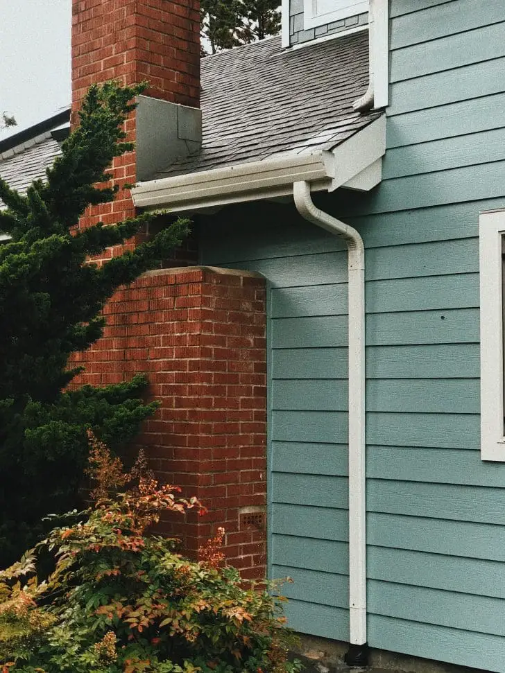 Reasons Why You Need A Professional to Install Your Gutters and Downspouts