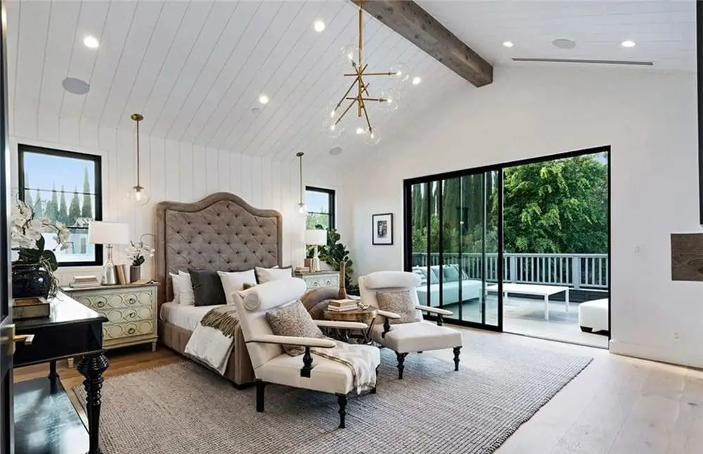 Bedroom with a high ceiling