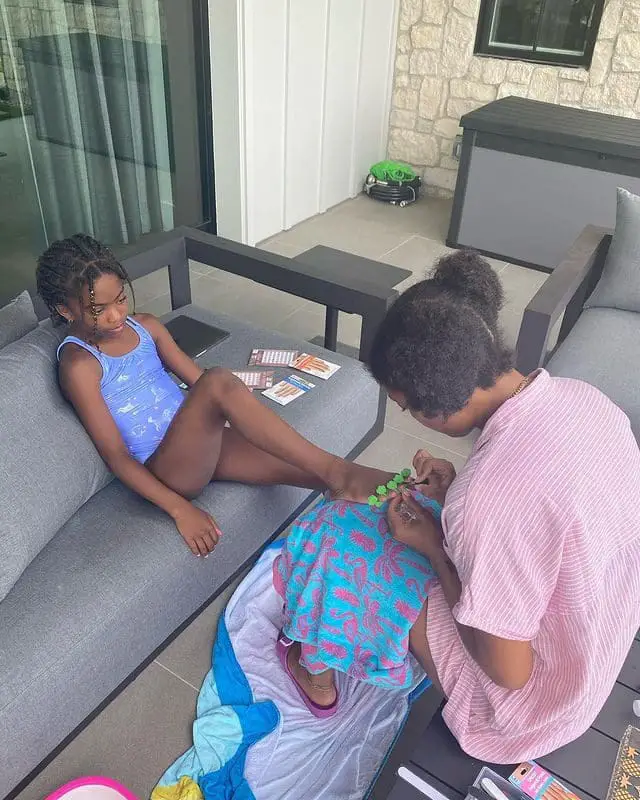 Chris Paul's Daughters Doing Their Nails