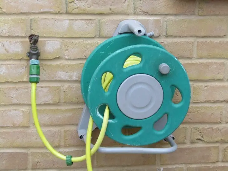 How To Choose The Right Water Hose Holder For Your Garden