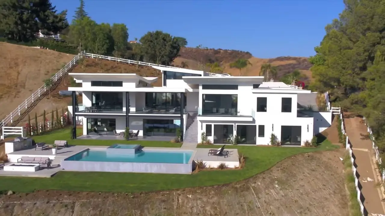 Joe Rogan’s Bell Canyon house (Source: YouTube)