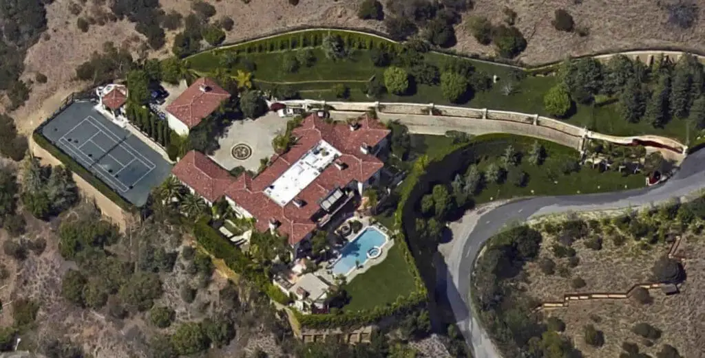 The area surrounding Dr. Phil's house