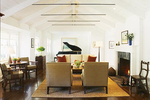 Living area of Michael Keaton’s Summerland House (Source: absolutelybeautifulthings.blogspot.com)