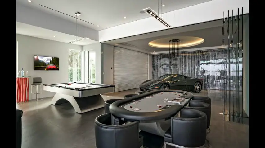 Rickie Fowler’s game room