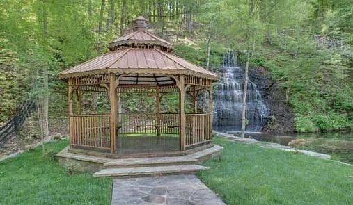 Chris Stapleton’s gazebo