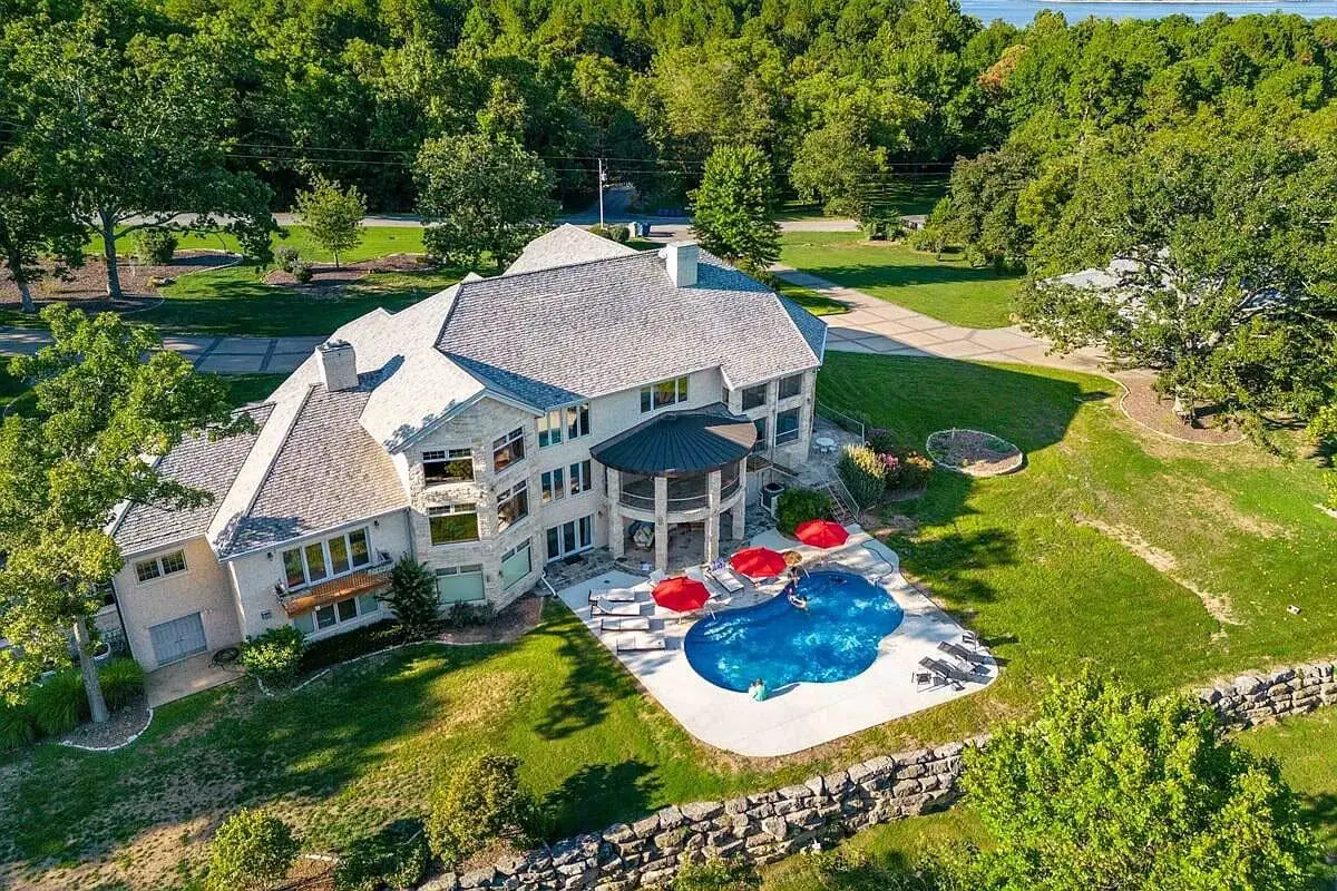 1732 State Hwy. Uu, Blue Eye - $6,100,000