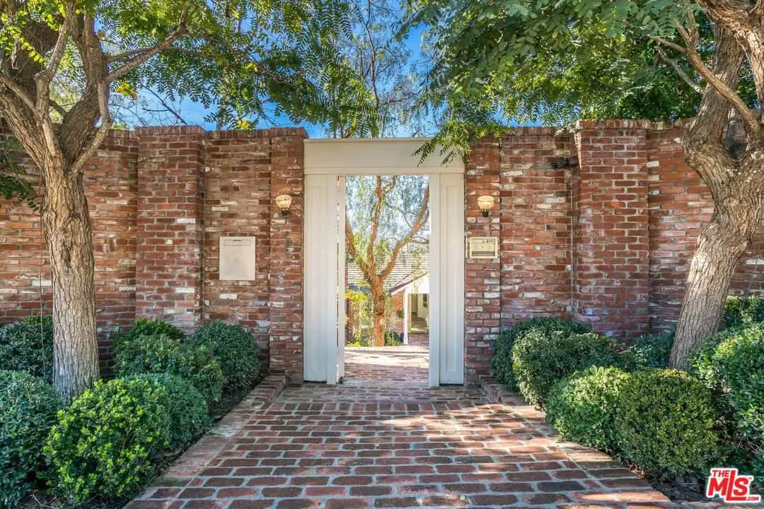 The entryway to Jim Carrey’s house