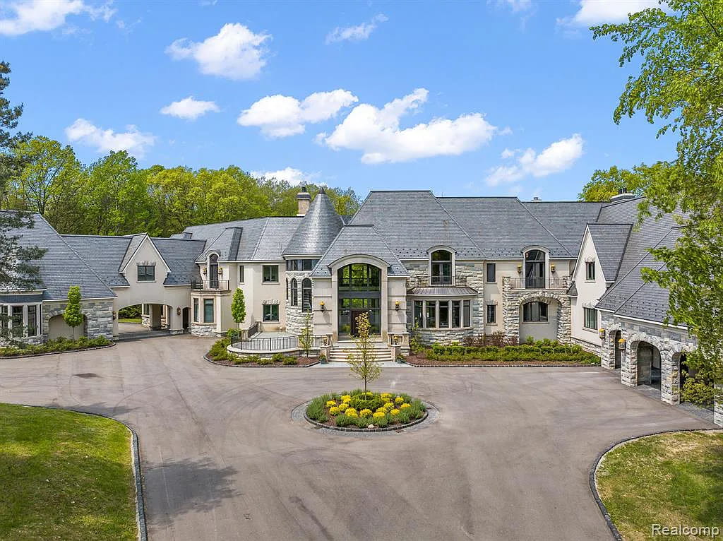 1700 Great Fosters Ct, Rochester - $9,850,000