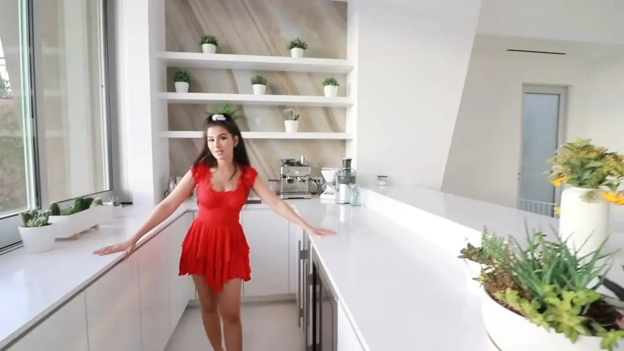 SSSniperwolf’s tea bar