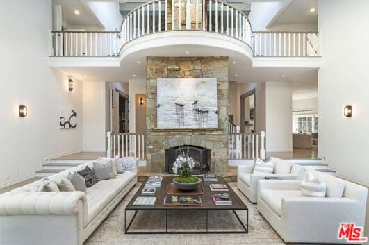 Selena Gomez’s Encino House: Where is Her House Located?