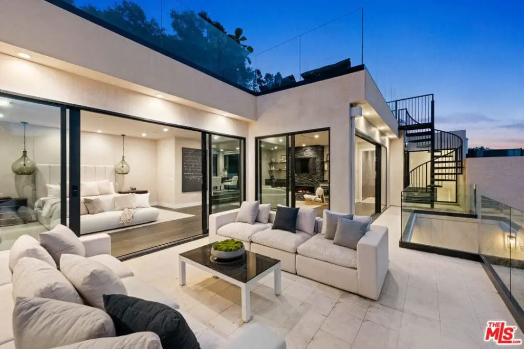 Brooklyn Beckham’s balcony