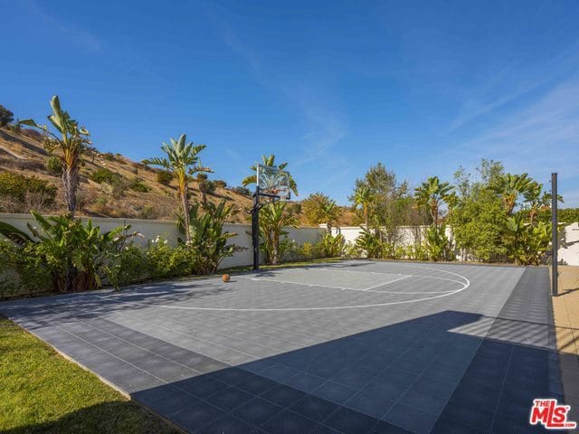 Katie Holmes’ basketball court