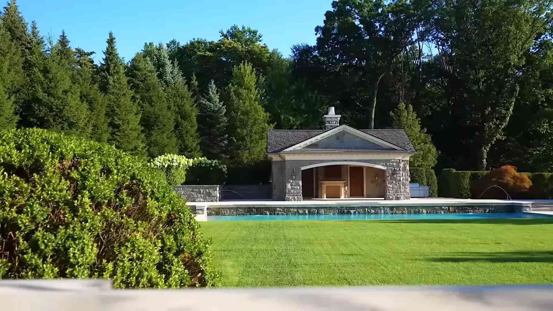 Howard Stern’s pool house