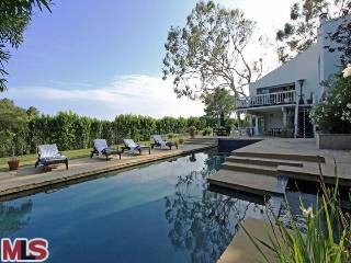 Shannen Doherty's pool