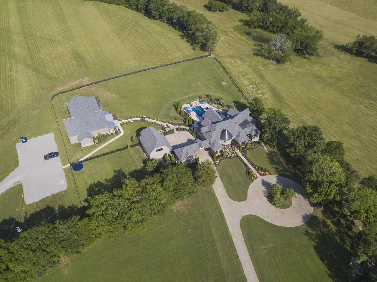 Jason Aldean’s former Tennessee house