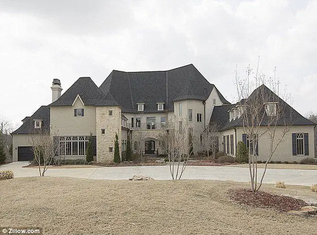 Garth Brooks’ former Oklahoma house